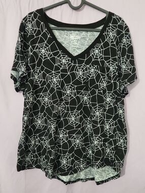 torrid Black Short Sleeve V-Neck Tee with White Spiderweb Print